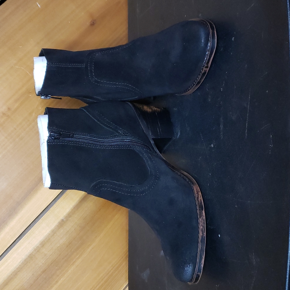 NEW! Soho Cobbler Genuine SUEDE Ankle Boots, Black